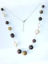 Halskette mit großen Holz-, Keramik- und Kunststoffkugeln