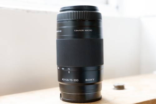 Sony 300mm 5 6 - f/4.5-5.6, zoom