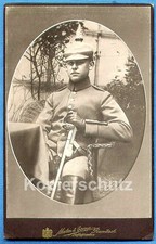 Foto, groß, Offizier in Feldgrau mit Degen und Überzug für Pickelhaube, um 1915