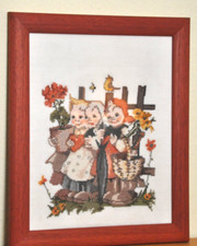 handgesticktes Hummelbild unter Glas