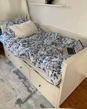 Ausziehbares IKEA HEMNES Landhaus Bett weiß – mit Lattenrost und Bettkästen
