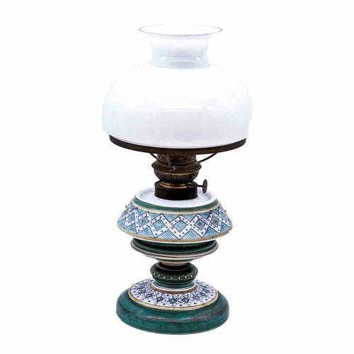 Antike petroleumlampe aus glas - petroleumlampe,