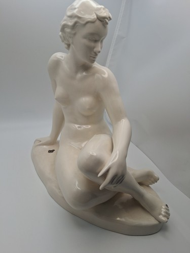 Große keramikfigur sitzende - große,