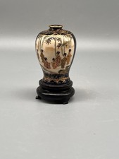 Fein bemalte kleine Hayakawa 早川 japanische Satsuma-Vase aus der Meiji-Zeit