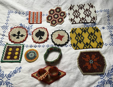 12 Perlenuntersetzer, DDR , Handarbeit, Walzenperlen, Glasuntersetzer,