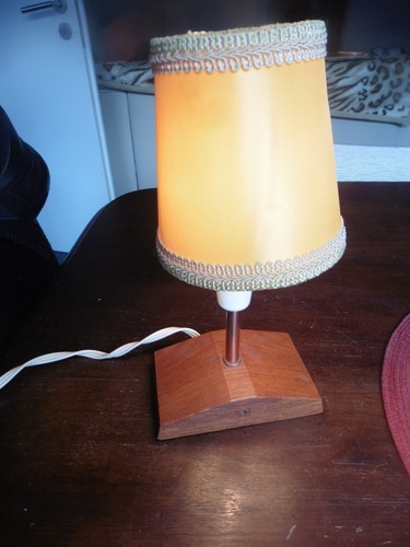 Kleine tischlampe mit teakholz - tischlampe,