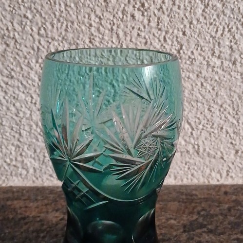 Trinkglas grün geschliffen