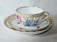 EIN WUNDERSCHÖNES PORZELLAN