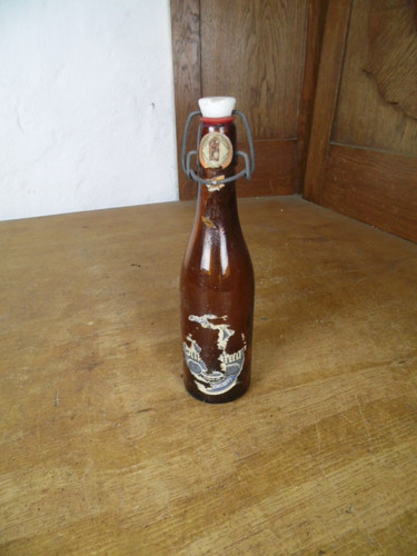 Alte bierflasche mit - alte,