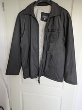 Herren Jacke in Lederoptik schwarz gefüttert mit Versace-Emblem Gr.  XXL