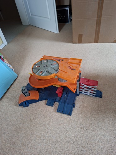 Hot wheels garage - hot,