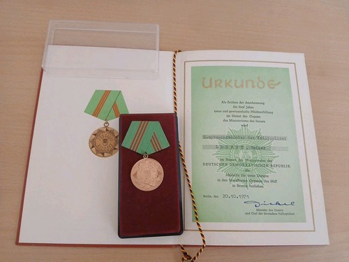 Ddr urkunde und orden - ddr,