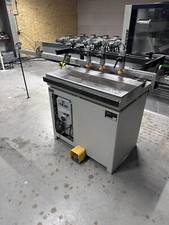 Lochreihen und Dübel