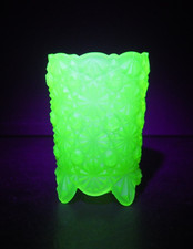 Antiker kleiner Uranglas Zahnstocherhalter? Hobbs? Gänseblümchenmuster