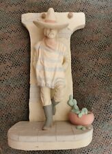 Skulptur, Mexiko, Mann mit Sombrero an Wand lehnend   Figur, Deko-Artikel