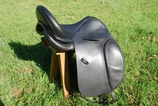 Massimo Sattel schwarz 17,5 Zoll gebraucht (2,5 Jahre alt) Kammerw. verstellbar