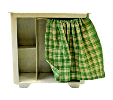 antiker Kleiderschrank aus