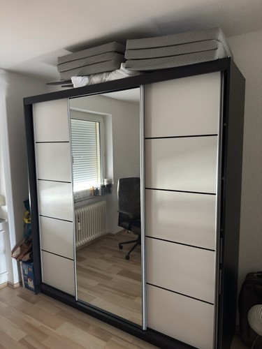 Dreitüriger kleiderschrank - dreitüriger,