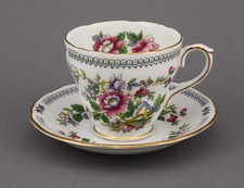 Eine Kaffeetasse mit Untere