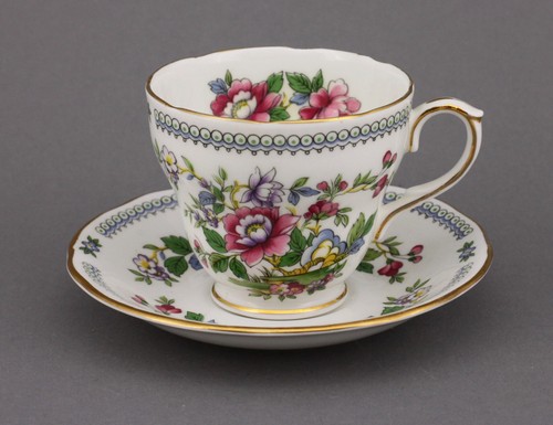 Eine kaffeetasse mit untere - eine,