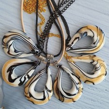 Halsketten, Anhänger Dreieck synthetischer Goldstein oder Murano Glasanhänger