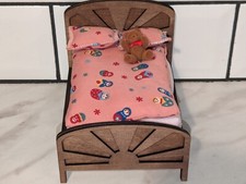 Puppenstubenmöbel im Maßstab