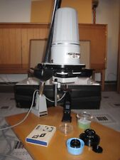 Vergrößerungsgerät Meopta Opemus III mit zusätzlicher Nikon-Vergrößerungslinse.