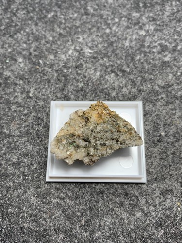 Meta torbernit quarz - meta-torbernit,,