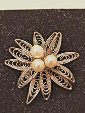 Brosche Blütenform mit