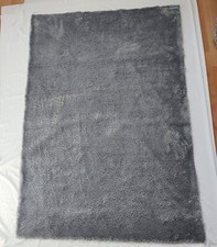 Kunstfell Stoff in Silber - Foto Hintergrund Deko Wohndecke Sofabezug Plüsch