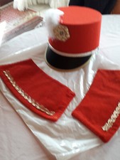 Husarenkostüm mit Manschetten und Hut