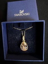 SWAROVSKI – GROSSER KRISTALL – APRICOTFARBEN – ANHÄNGER MIT KETTE – GOLD - TOP
