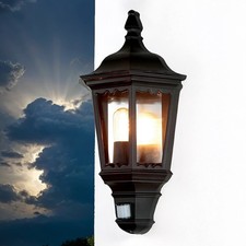 Massive Außenleuchte mit