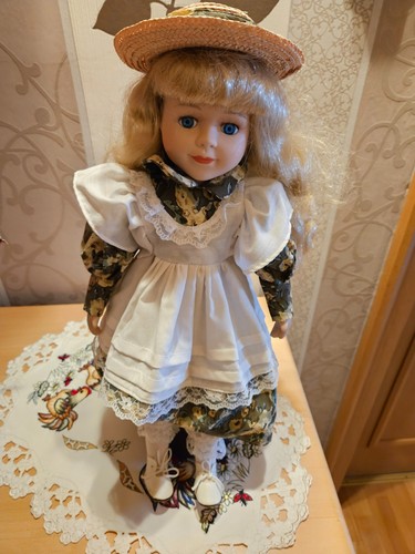Porzellanpuppe mit ständer - porzellanpuppe,
