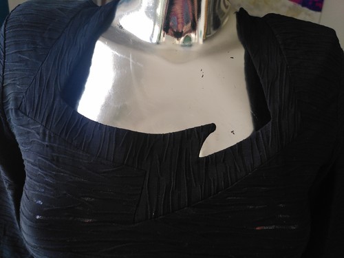 Schwarzes shirt mit - schwarzes, besonderem