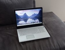 Sony VAIO SVE 17.3"    Win11 25H2 / 512 GB SSD / 8 GB RAM / Core i3