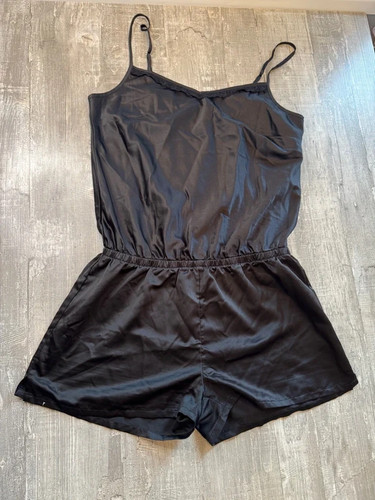 Schwarzer satin jumpsuit - schwarzer,