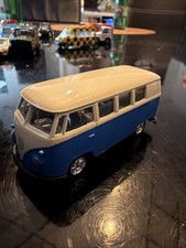 Welly VW T1 Bus Bulli blau Modellauto mit Rückzugmotor