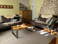 Sofa Zweisitzer mit elektrisch Ausfahrbarer Sitzfläche. Davon sind 2 vorhanden