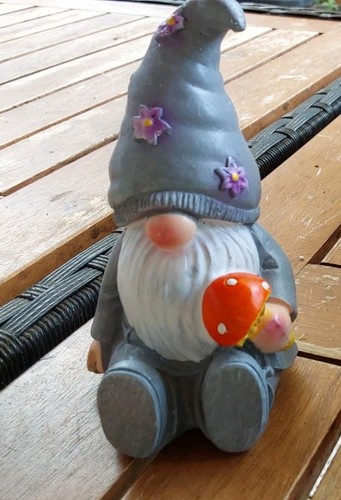 Gnom wichtel grau blau pilz - gnom,