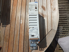 lenze E82EV152_4C Frequenzumrichter  1,5 kW 