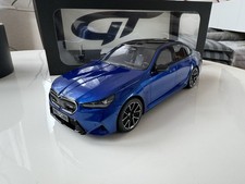 BMW M5 (G90) Limousine blau 1:18 GT-Spirit