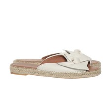 Pat Calvin, Pantoletten