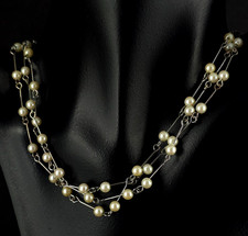 Kette Perlen weiß 3-fach zierlich - schön schimmernd älter 