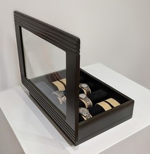 Alter Uhren-Schaukasten