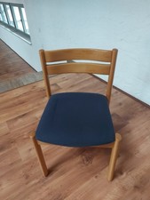 Stühle, 60 Stück mit blauer Sitzfläche, stapelbar, Verkauf wegen Neuanschaffung