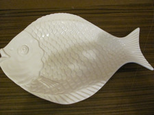 Fischteller mit weißer Glasur  Portugal   32 x 23 cm