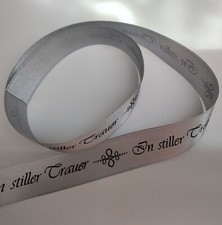 Trauerband silber,  mit schwarzer Schrift "In stiller Trauer" 25mm x 1m