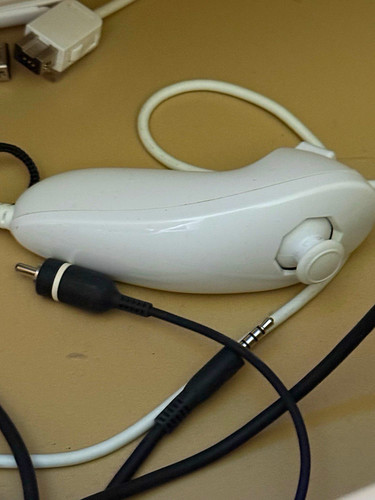 Nintendo wii nunchuk - nintendo,