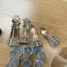 Schachspiel Glasfiguren in